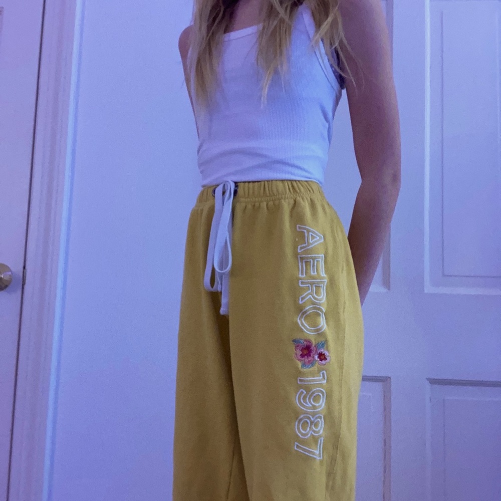 Aeropostale yellow basic cinched sweatpants
